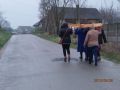 28.03.2015 r.Krzczonowice -II strona.I historyczna Droga Krzyżowa, Krzyż Święty niosą krzczonowskie niewiasty.Zdj. Maria Krzysiek