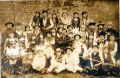 1928 r. Szkoła P{odstawowa w Ćmielowie. Górny rząd - pierwsza od prawej - to Helena Słowik z Przeuszyna -  Podchoinki, przyszła żona Krzczonowiaka Gabriela Wilczaka. Może wśród uczniówktoś rozpozna swoich bliskich z Krzczonowic. Nauczyciel - Pan Michał Janaszek.Zdj. nadesłała Maria Węglewicz z Opatowa c.Gabriela Wilczaka 24.10.2009 r.