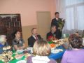6.03.2010 r. DZIEŃ KOBIET W KRZCZONOWICACH. Od lewej - Maria Puławska,Agnieszka Biel- Żak, Mieczysław Libuda, Czesław Kędra, stoi Tadeusz Chmielecki. Fot. Maria Libuda