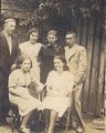 I NIEDZIELA  WOJNY ( 3 wrzesień). KRZCZONOWICE. Siedzą od prawej - Regina Bogdańska( później Granat ), Stanisława Krzak( później Rutkowska). Od prawej stoją - NN, Irena Zięba, Anna Siwiec(później Gruszka), NN. Zdj. nades. Danuta Merdalska z d. Rutkowska 6.01.2010 r.
