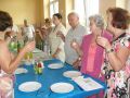 2010 R. 8 SIERPIEŃ.  II SPOTKANIA  PO LATACH  W KRZCZONOWICACH. Toast na zdrowie i STO LAT  dla byłych nauczycieli i uczniów Szkoły Podstawowej w Krzczonowicach. Zdj. nadesłała Maria Libuda
