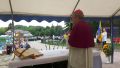 6.08.2017 r. Krzczonowice, plac przed szkołą. Biskup sandomierski ks. Krzysztof Nitkiewicz po Mszy św. skierował Słowo Boże do wiernych. ( tekst w Aktualnościach) Zdj. JN