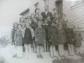 1960 - 1962 . Szkoła Podstawowa w Krzczonowicach ( już nowa ) z Kirownikiem Szkoły Panem Kazimierzem Głębickim i Panią Janiną Rutkowską i Wiesławą Nowakowską. Zdj. nadesłała Maria Libuda  25.09.2009 r.
