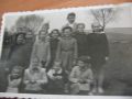 XX w. 1960-1961 r.? Błonia. Nauczycielka - Pani Helena Fudala. Od lewej - Tereska Oficjalska, NN, Halinka Wilczak, , z tyłu NN, Grażynka Rutkowska, Jadzia Kaca, Jadzia Kolasa,, Krysia Stan. Kucają - NN, NN, NN, NN, Zdj. nadesłała Maria Libuda 25.09.2009 r.