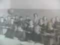 1960 - 1962 . Szkoła Podstawowa w Krzczonowicach z Panią Janiną Rutkowską. Zdj nadesłała Maria Libuda 25,09.2009 r.