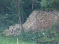 Krzczonowice 6.08.2017 r. Resztki murów po oborze na dawnej placówce śp. Antoniego Granata zrobiona z piaskowca. Foto Krzysztof Granat