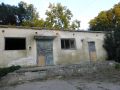 Krzczonowice 6.08.2017 r. Ruiny zlewni mleka.Wczesnym ranem spotykali się tu chłopi przynosząc mleko w wiaderkach a wieczorem spotykała się tu w wakacje młodzież z całej wsi. Foto K.Granat