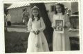 1960 r.Ćmielów - przed Kościołem, po I Komunii Św.Od lewej - Bożenka Bogdańska ( obecnie Kwiecińska) i jej kuzynka z Brzustowy - Halinka Zięba. Zdj. nadesłała Bożena Kwiecińska z d. Bogdańska 26.08.2012 r.