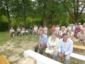 6 sierpień 2017 r. Krzczonowice, plac przed szkołą, gromadzi się coraz więcej wiernych z parafii ćmielowskiej, Ostrowca Św., Sandomierza, Wrocławia, Białogardu oraz aż ze Szwecji ze Sztokholmu.Zdj.Krzysztof Granat