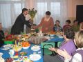 6.03.2010 r. DZIEŃ KOBIET W KRZCZONOWICACH. Od lewej -  Tadeusz Chmielecki, Paweł Kolasa, Teresa Ćwik, Regina Kędra,, Krystyna  Kuśmierz, Krystyna Krzak. Fot. Maria Libuda