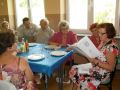 2010 R. 8.08. kRZCZONOWICE. II SPOTKANIA PO LATACH. Od prawej - Maria Libuda z d. Stan, Krystyna Kuśmierz z d. Baka, nauczyciele p. Halina i Bolesław Nowakowscy,Piotr Kędra- sołtys, Janina  Szczęsna z d. Pater. Zdj. nades. Maria Libuda 08/2010 r.