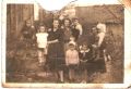 Krzczonowskie Niewiasty z dziećmi ok. 1955 r.Od lewej. Regina Granat z Ewą, Helena Oficjalska z Maćkiem na ręku, Podeszwa, z tyłu - nieznana . fot. nadesłała Maria Kaca z d. Podeszwa 18.04.2009