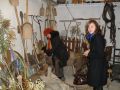 PRYWATNE MUZEUM GOSPODARSTWA WIEJSKIEGO W KRZCZONOWICACH. Bogactwo zgromadzonych skarbów jest ogromne! Gratulujemy! Maria Libuda z p. Małgosią . 01/2010 r.