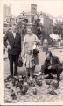 1960 r. 26 czerwiec.Kraków, Rynek Główny. Krzczonowiacy przed pomnikiem Adama Mickiewicza, od prawej - Franciszek Bogdański, od nie dawna mieszkaniec Nowej Huty, w środku - Regina Wujek z 4 letnią córką Ewą w odwiedzinach u brata Janka Bartkiewicza( z lewej) też od nie dawna mieszkańca Nowej Huty. Zdj. nades. Maciek Bogdański , syn Franciszka , 18.10.2012 r.