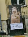 6.08.2017 r. Krzczonowice, plac przed szkołą. Nad organizacją uroczystości, przebiegiem Mszy św. czuwała MATKA POCIESZENIA  PANI ĆMIELOWSKA.Zdj. Krzysztof Granat